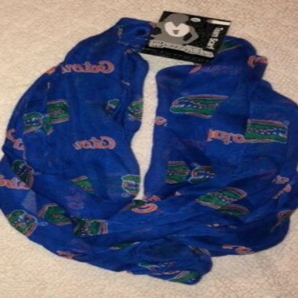 FLORIDA GATORS WOMAN INFINITY BLUE SCARF NEW - Picture 1 of 1